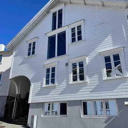 With A Loft In The Middle Of Center Apartment *
